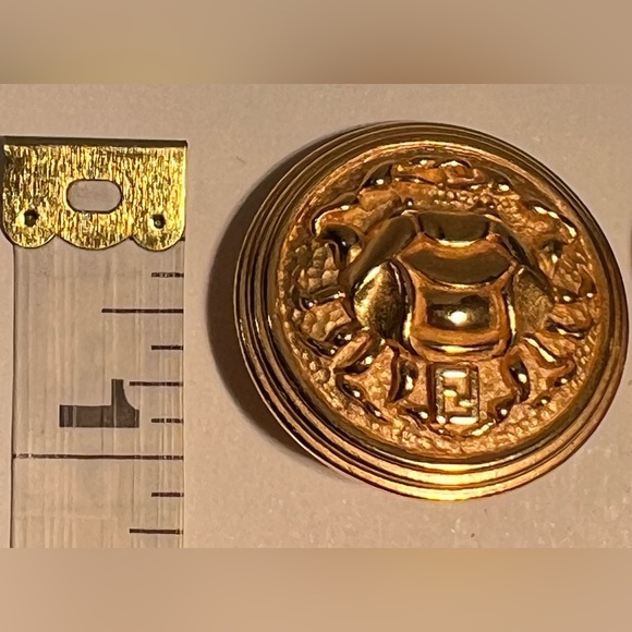 FENDI Bijoux Astrologia Cancer the Crab Clip Earrings - Picture 8 of 8